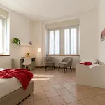 Appartamento Mamma Ciccia - Casa Sara Roomy One-bedroom Mandello del Lario
